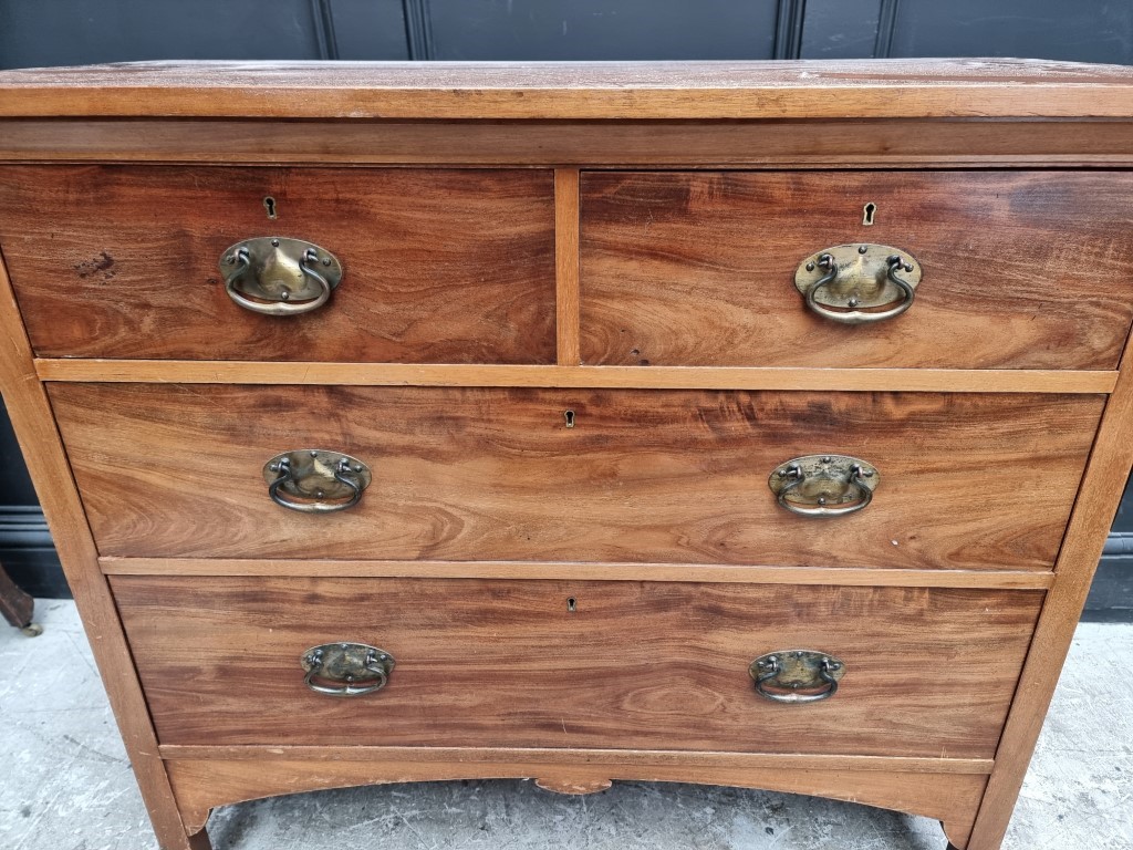 A circa 1900 mahogany chest of drawers, 106.5cm wide, (lacking superstructure). - Image 2 of 5
