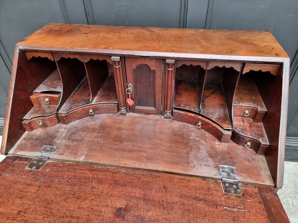 A George III mahogany bureau, 91.5cm wide. - Image 3 of 6