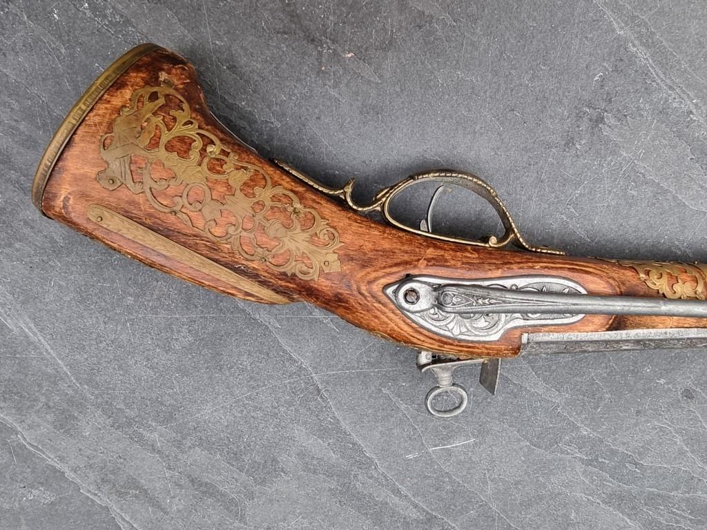 A reproduction flintlock musket; together with two similar pistols. (3) - Image 9 of 14