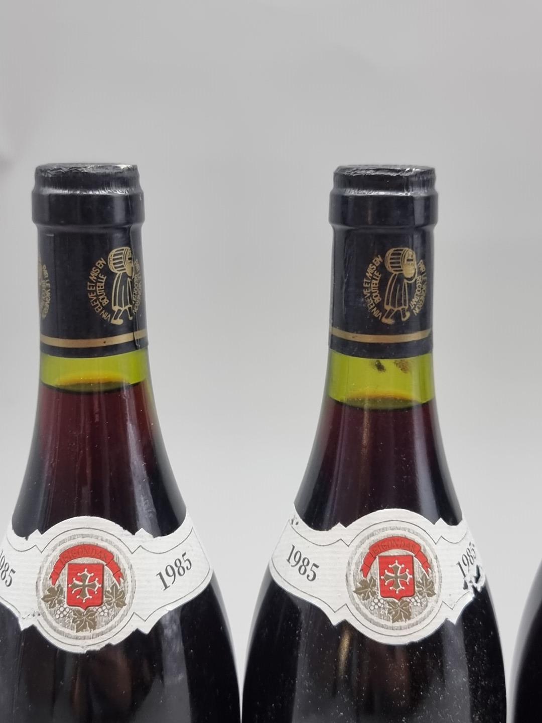 Six 75cl bottles of Gigondas, 1985, Domaine du Gour de Chaule. (6) - Bild 2 aus 4