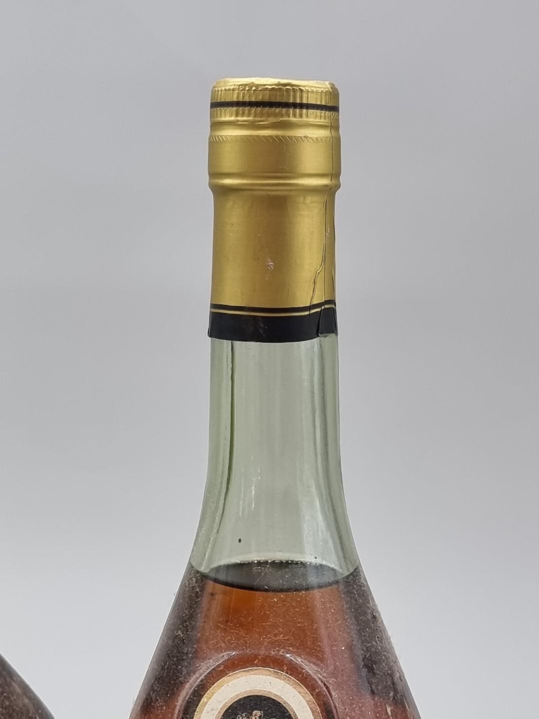 A 1 litre bottle of Martell VS Cognac; together with a 70cl bottle of VSOP Armagnac; and a 70cl - Bild 2 aus 4