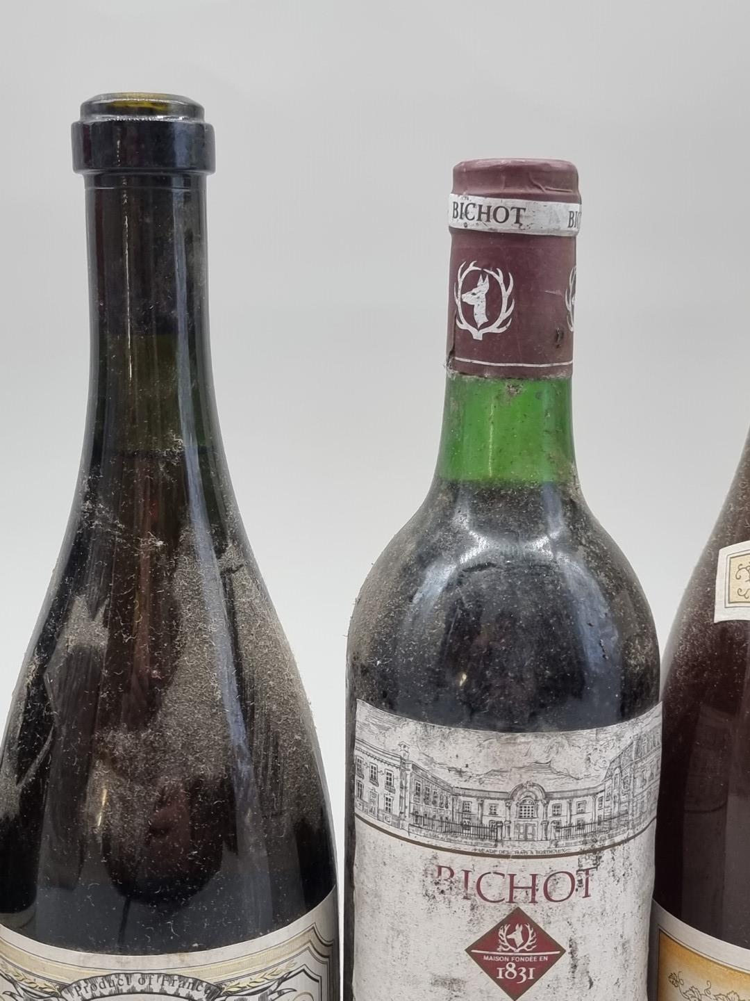 A group of wine, to include: Gevrey-Chambertin 1988; Beaune 1er Cru, 1987; Meursault 1992; and - Bild 3 aus 5