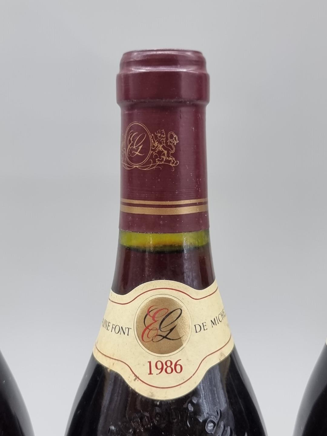 Six 75cl bottles of Chateauneuf du Pape, 1986, Font de Michelle. (6) - Image 5 of 6