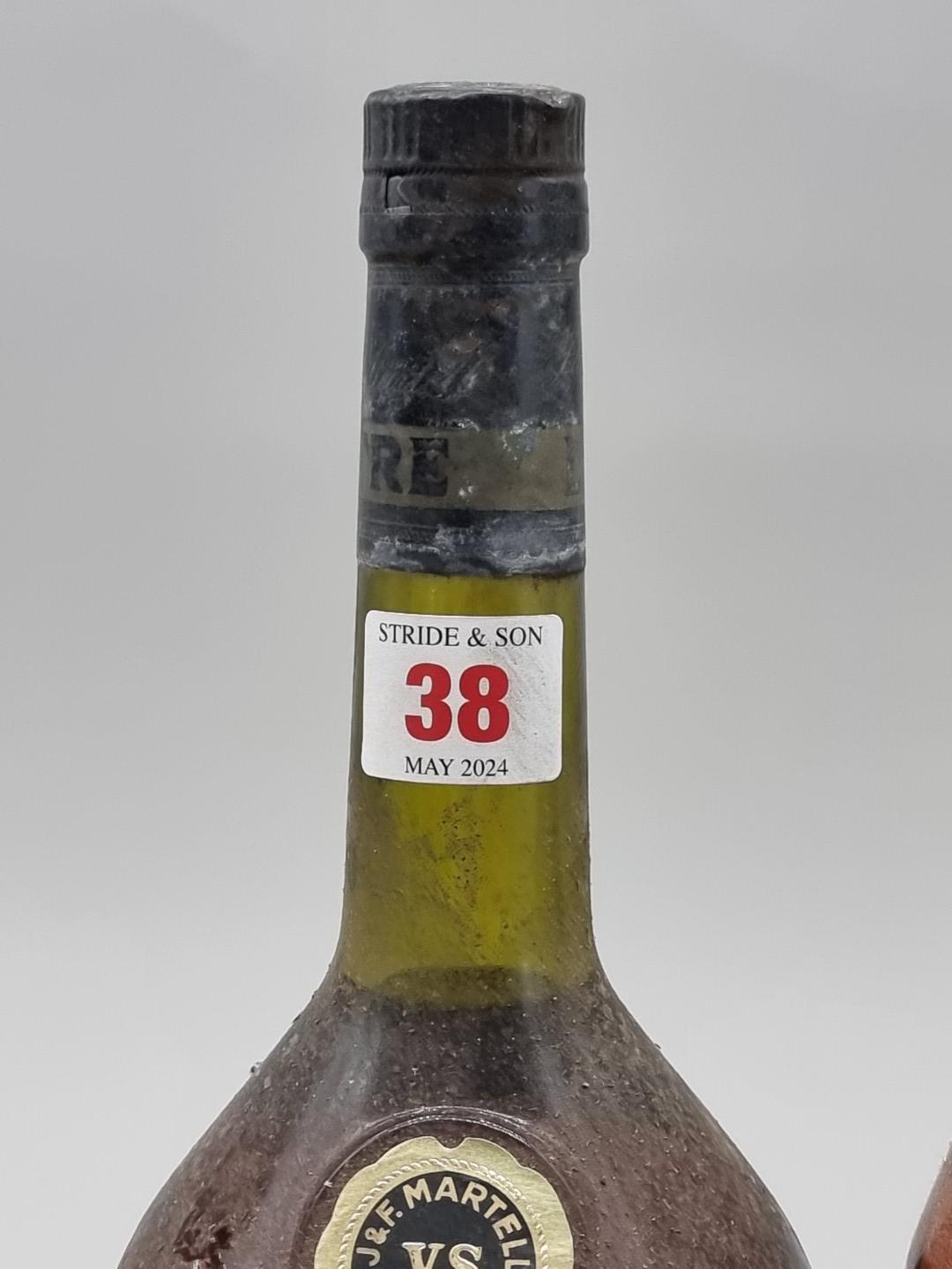 A 1 litre bottle of Martell VS Cognac; together with a 70cl bottle of VSOP Armagnac; and a 70cl - Bild 3 aus 4