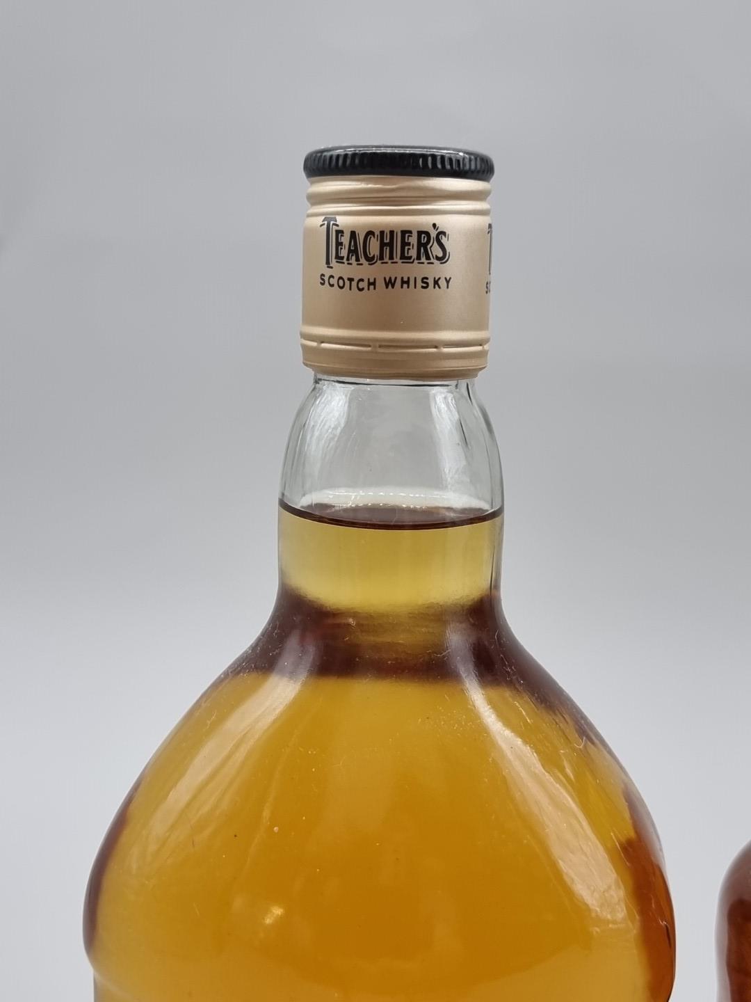 Three bottles of blended Whisky, comprising: a 1 litre Grant's; a 1 litre Teacher's; and a 70cl - Bild 2 aus 4