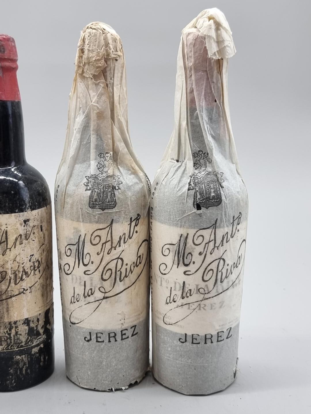 Four half bottles of Oloroso Viejisimo Sherry, Antonio de la Riva, 1940s bottling. (4) - Bild 3 aus 3
