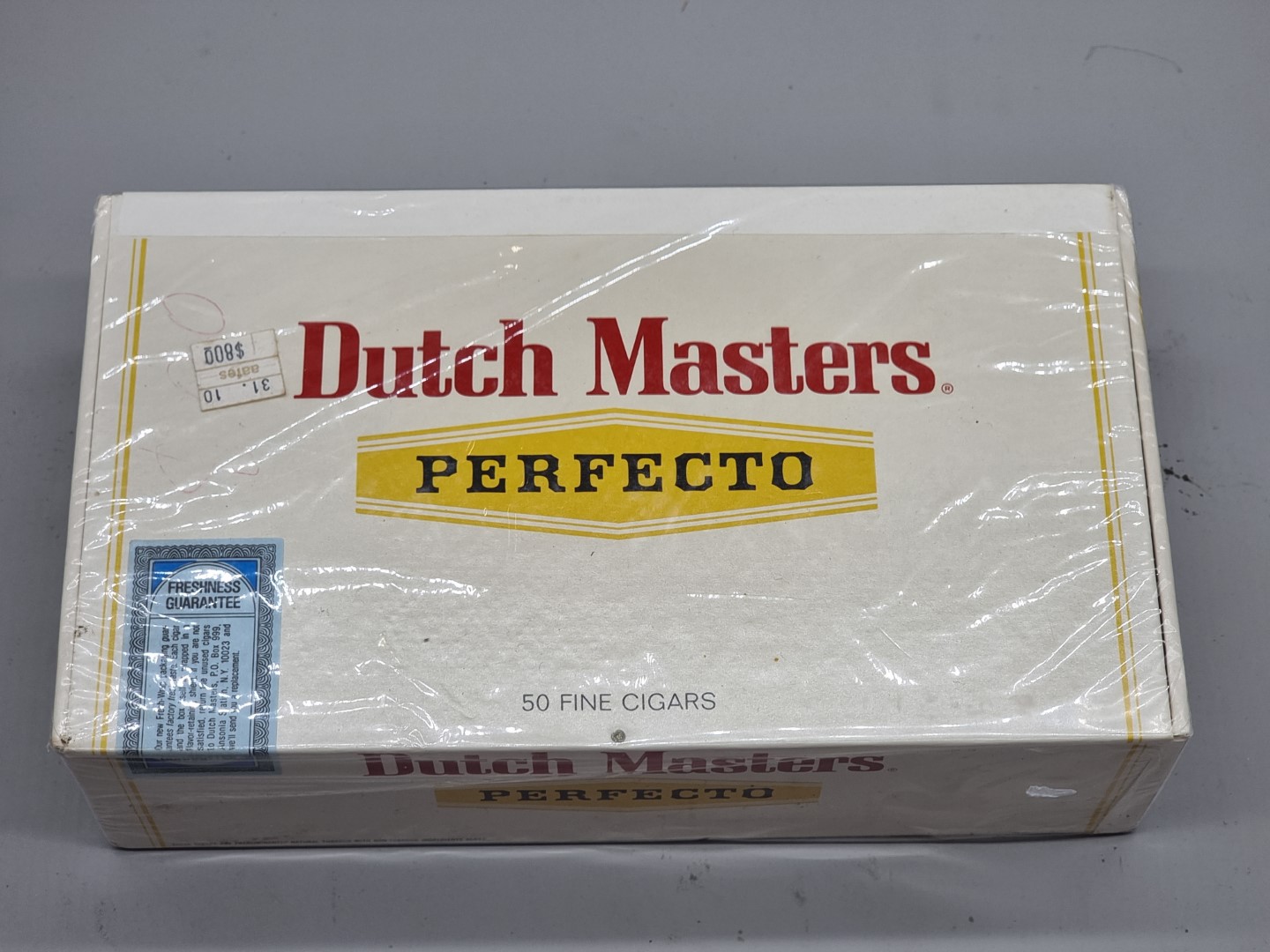 Cigars: a sealed box of 50 Dutch Masters 'Perfecto' cigars. - Bild 2 aus 3