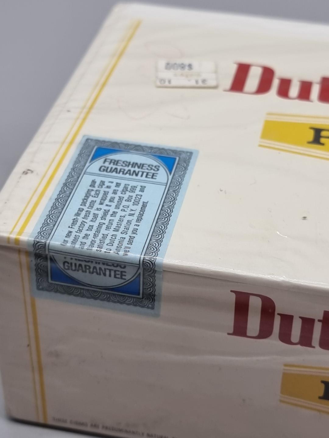 Cigars: a sealed box of 50 Dutch Masters 'Perfecto' cigars. - Bild 3 aus 3