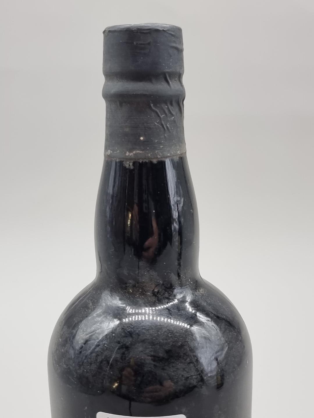 A bottle of Smith, Woodhouse & Co Fine Crusted Port, bottled 1980. - Bild 3 aus 3
