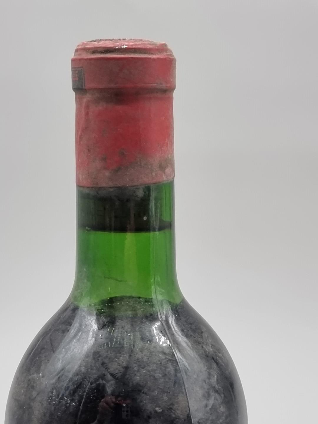 A 75cl bottle of Chateau Cabonnieux, Graves de Leognan, 1961. - Bild 3 aus 5