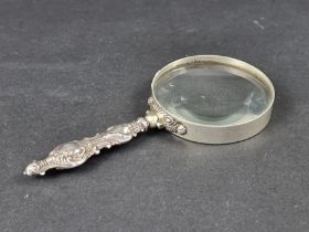 A silver handled magnifying glass, by Adie & Lovekin Ltd, Birmingham 1901, 19cm long.