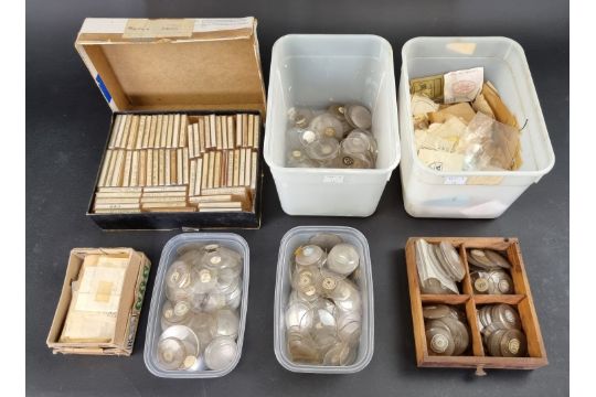 A large collection of vintage and antique watch crystals, approximately 600, together with a - Image 1 of 10