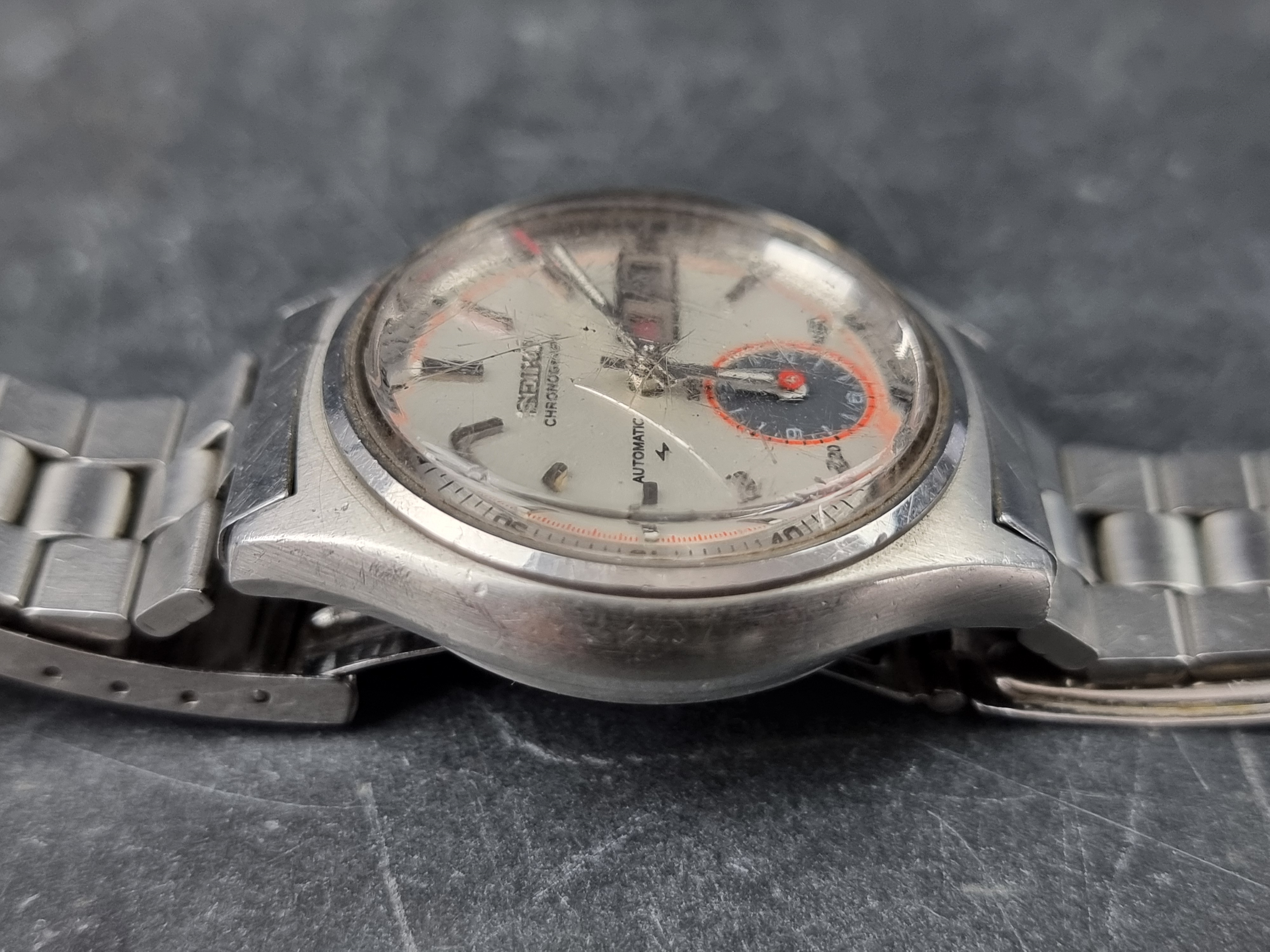 A Seiko chronograph stainless steel automatic wristwatch, 37mm, Ref. 7016-8001, on original - Image 3 of 4