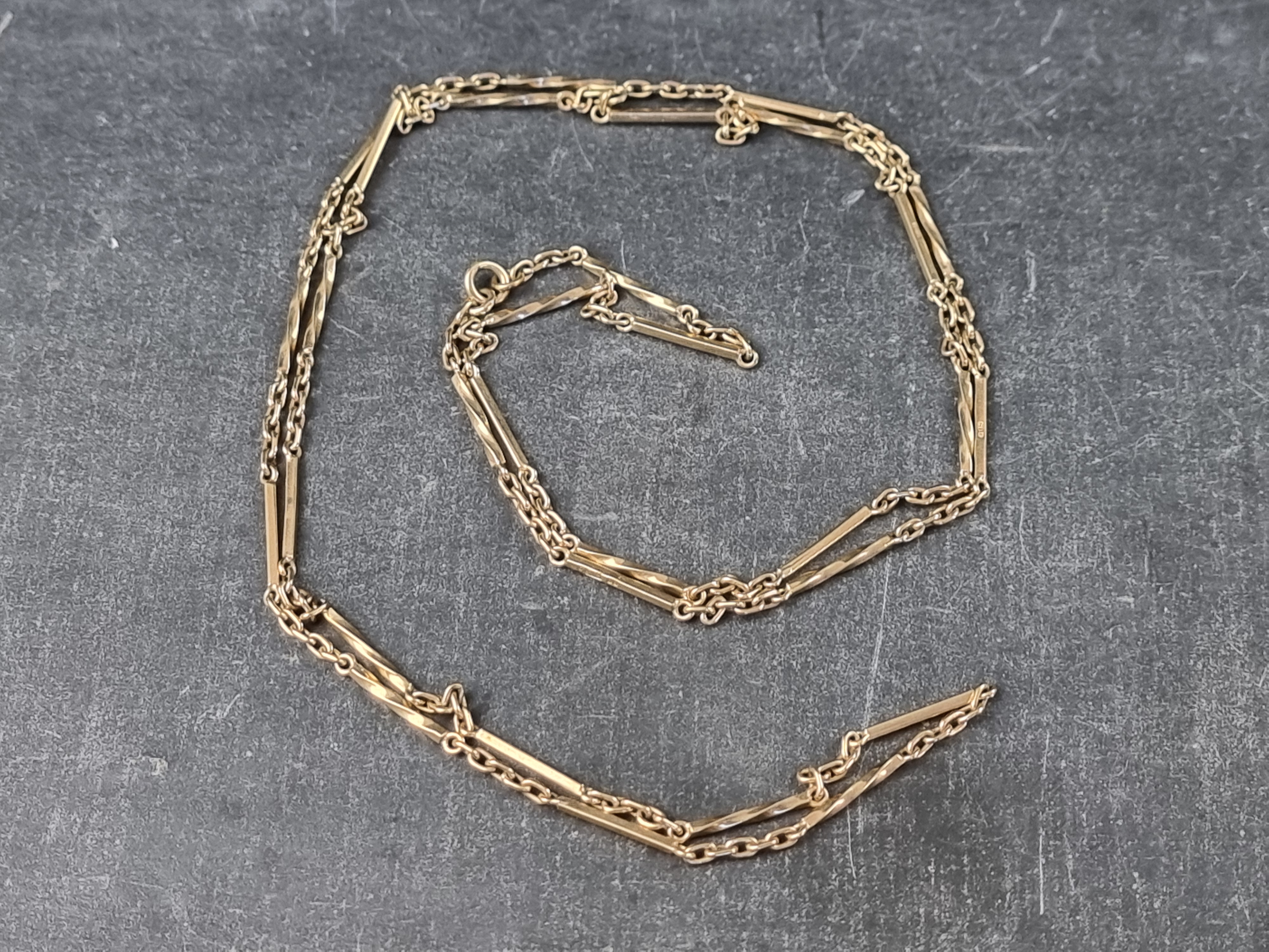 A 9ct gold chain, 90cm, 18.3g.