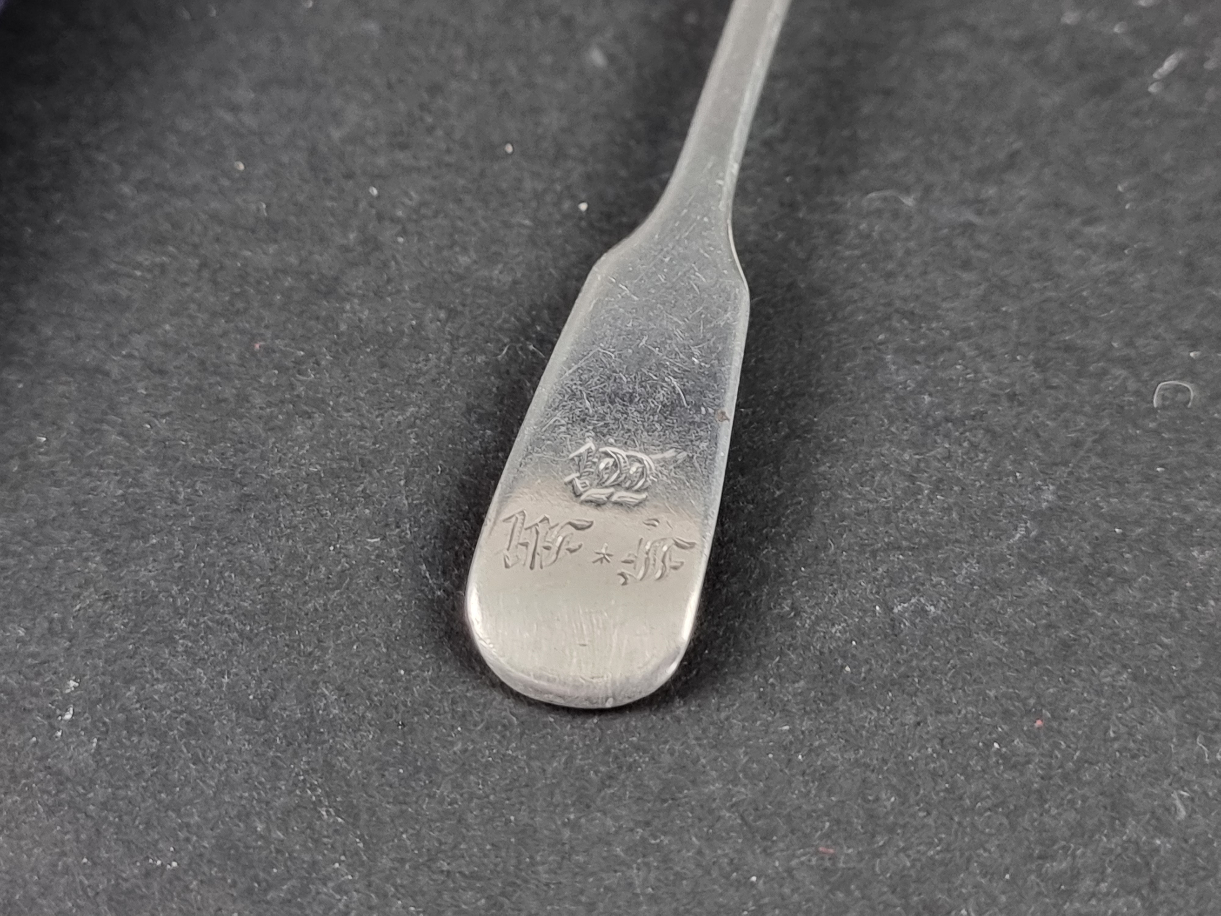 A cased set of six silver teaspoons, by Richard Bayley, London 1917; together with three other - Image 4 of 4