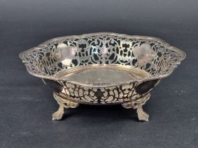 A pierced silver dish, by Maple & Co, Sheffield 1928, 21.5cm diameter, 337g.