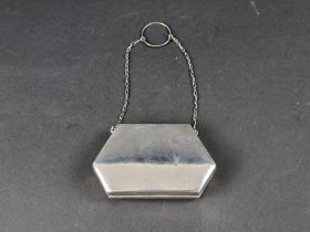 A silver purse, by Saunders & Shepherd, Chester 1916, 9.5cm wide, gross weight 73g.