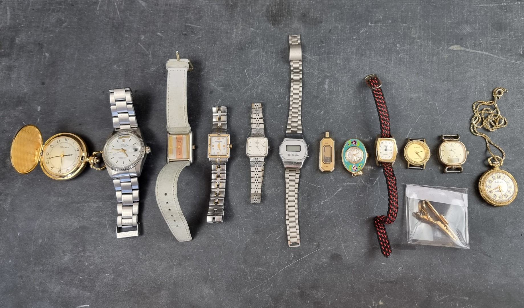 A group of wristwatches, to include a Raymond Weil ladies example, Ref. 9630. (12)