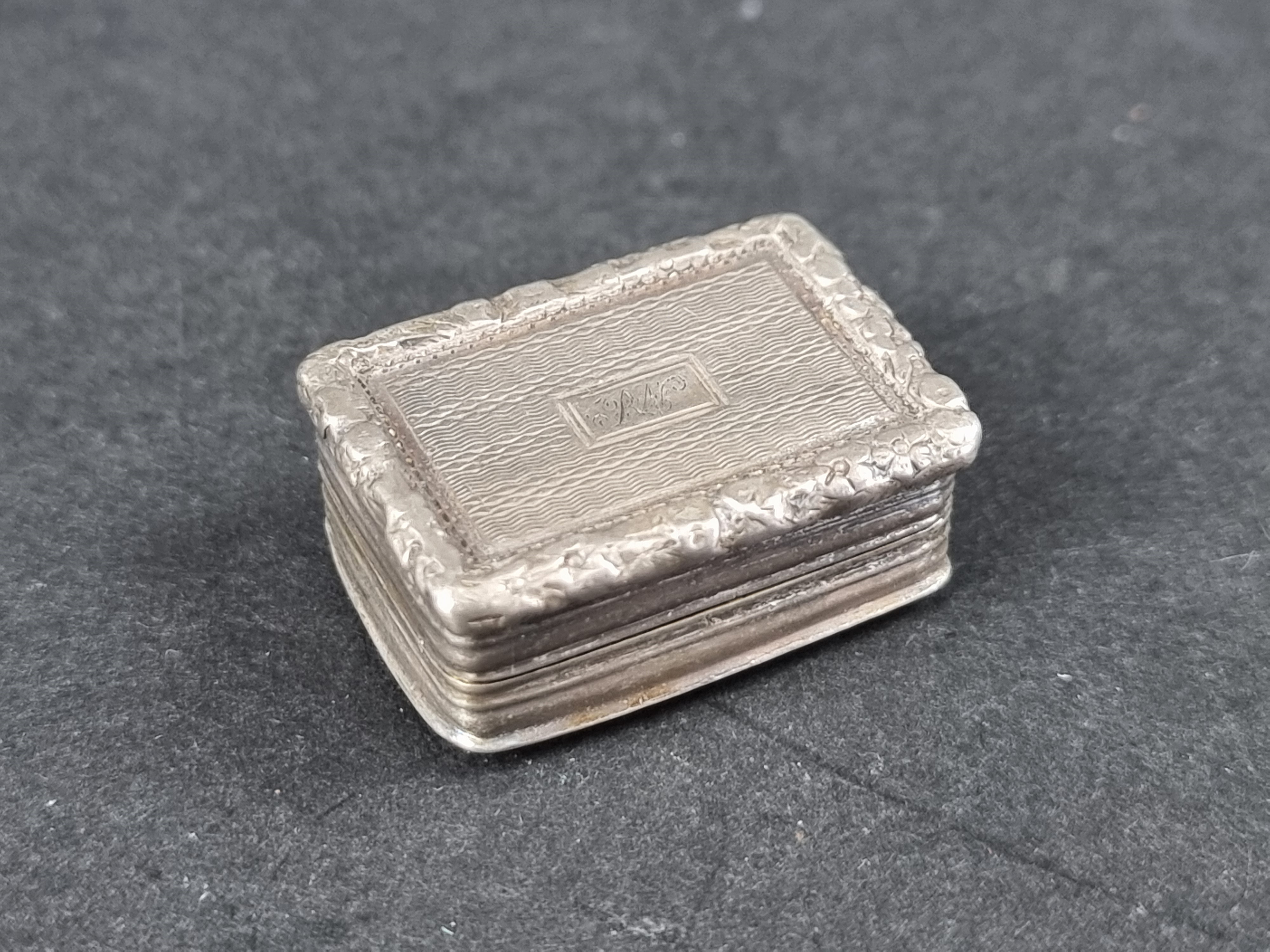 A George IV silver vinaigrette, by Thomas & William Simpson, Birmingham 1824, 29mm, 12.9g.