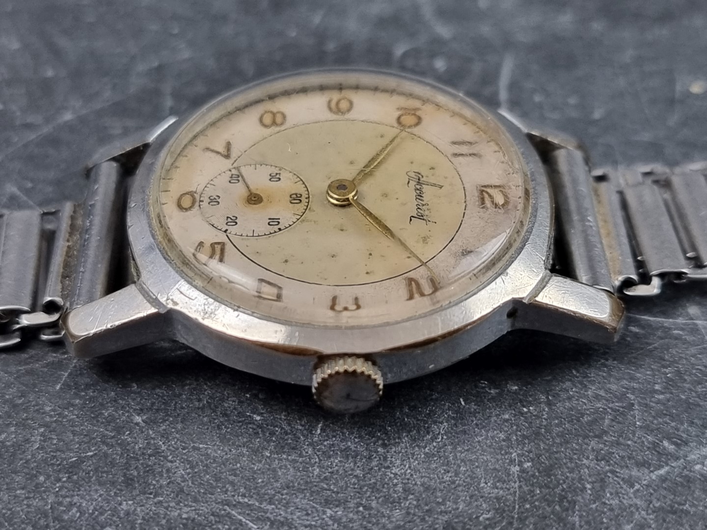 A circa 1950s Accurist stainless steel manual wind wristwatch, 32mm, on stainless steel bracelet. - Image 2 of 4