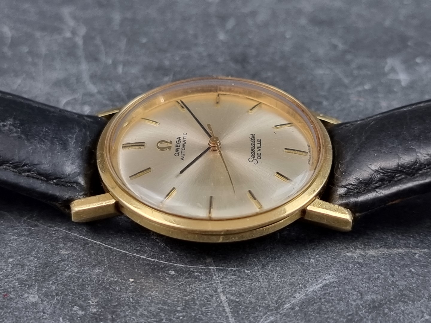 A circa early 1960s Omega 'Seamaster De Ville' 18ct gold automatic wristwatch, 31mm, on later - Image 3 of 4