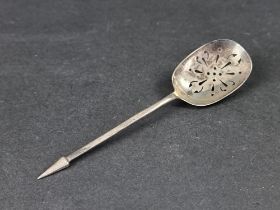 A Georgian silver mote spoon, marks rubbed, 14.5cm long, 19g.