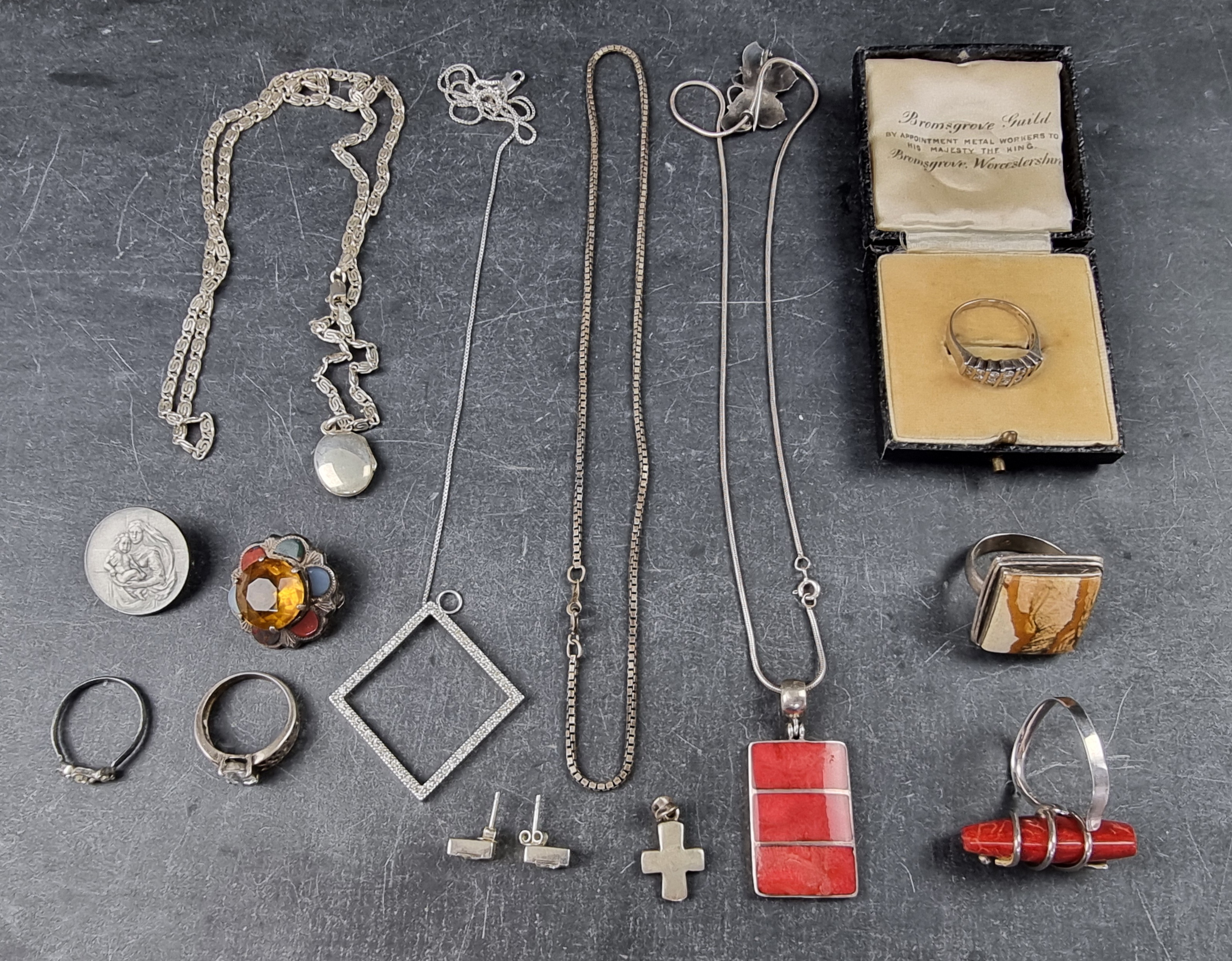 A quantity of silver and white metal jewellery, stamped '925'.