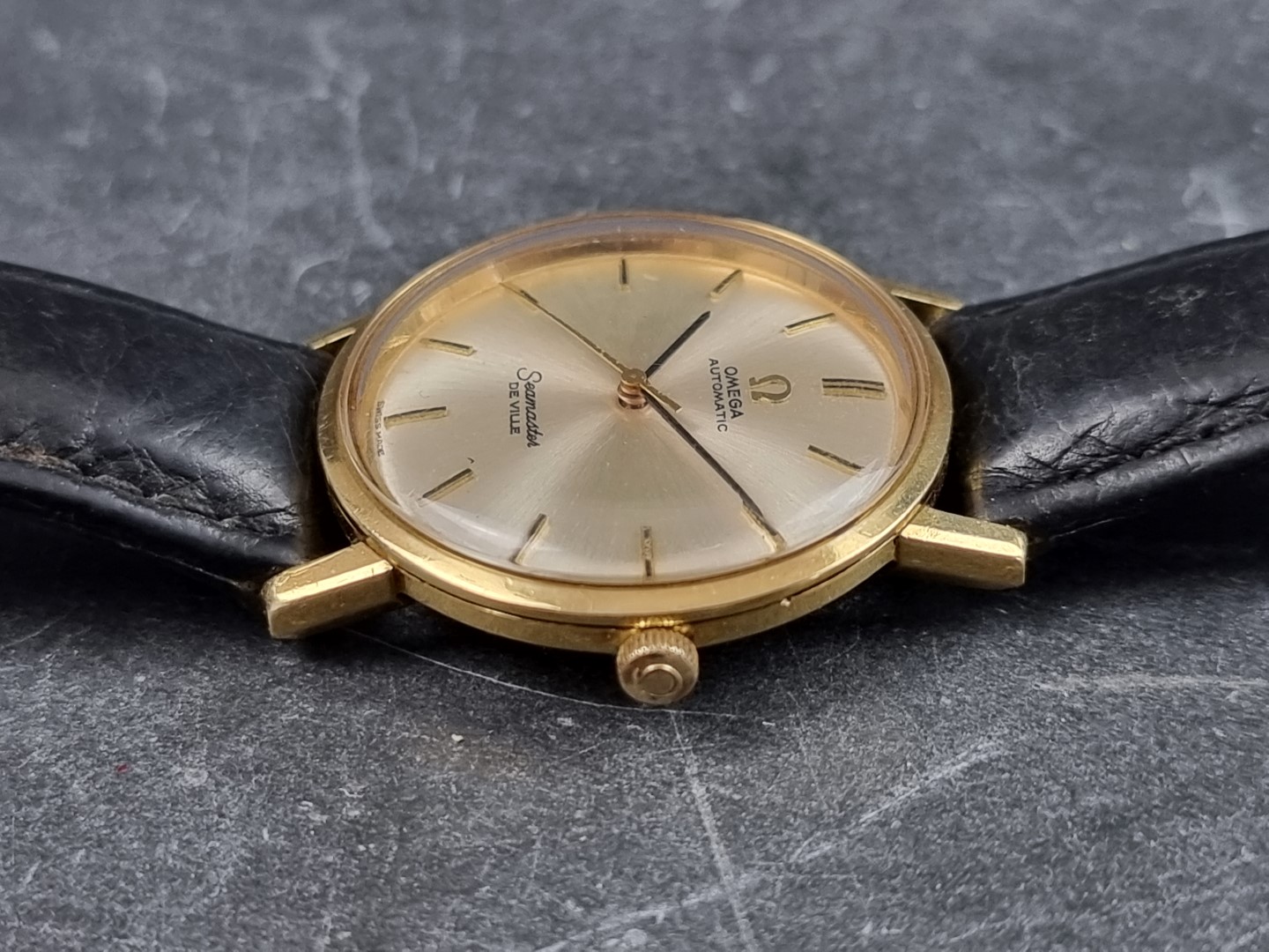 A circa early 1960s Omega 'Seamaster De Ville' 18ct gold automatic wristwatch, 31mm, on later - Image 2 of 4