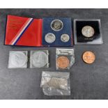 Coins: a US Bicentennial silver proof coin set; together with a silver Eagle dollar, 1987; two San