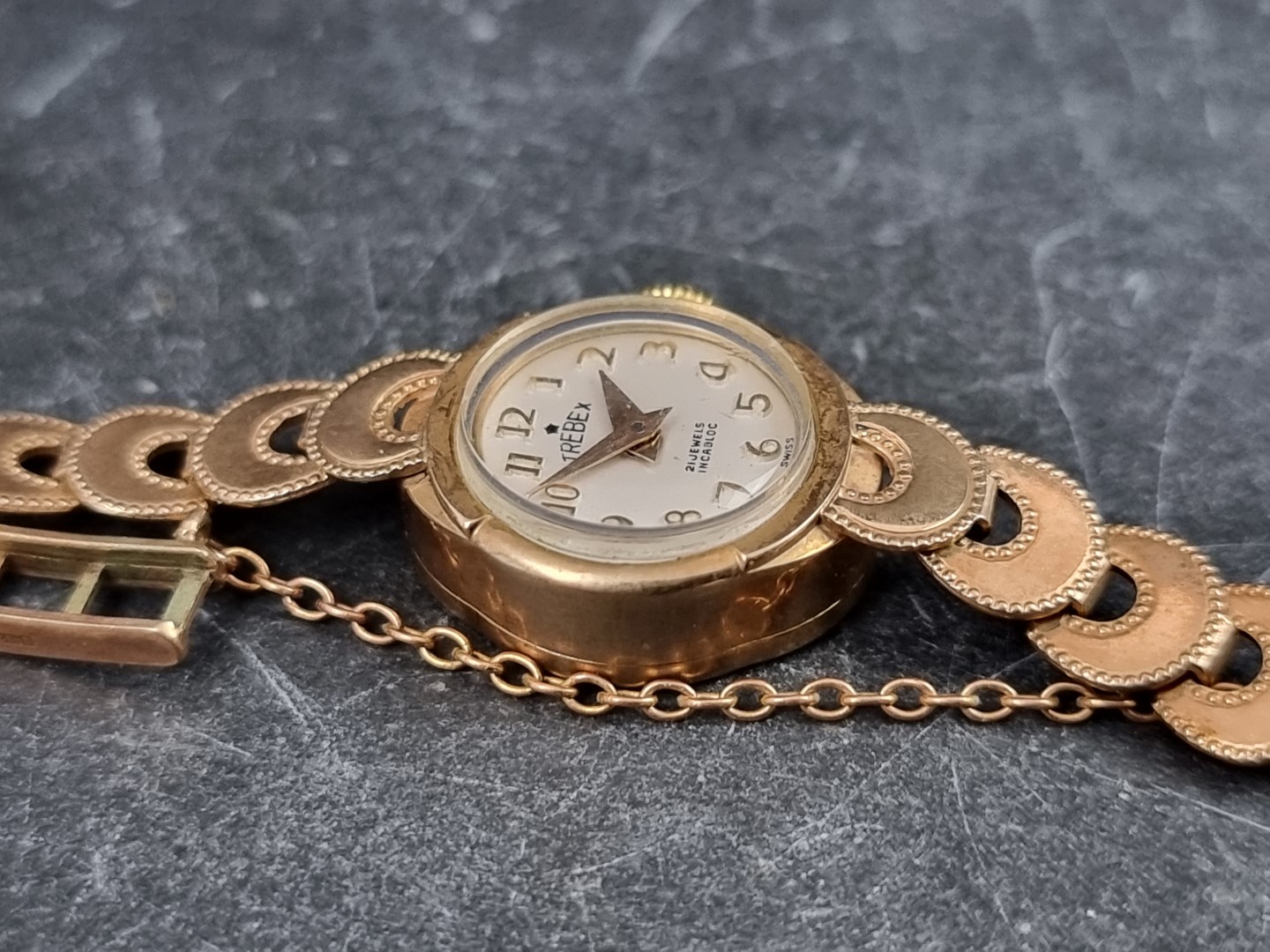 A Trebex 9ct gold manual wind ladies wristwatch, 15mm, on 9ct gold bracelet. - Image 3 of 4