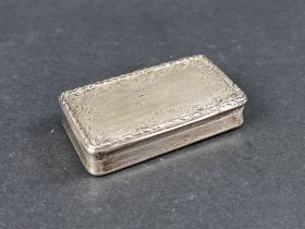 A continental white metal snuff box, 7.5cm wide.