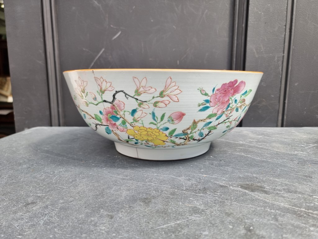 Three Chinese famille rose bowls, largest 34cm diameter; together with another Kangxi famille - Bild 5 aus 22
