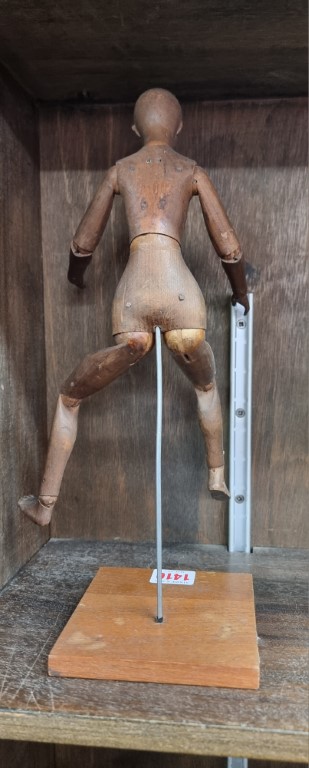 An antique beech artist's lay figure, 33.5cm high. - Image 2 of 2