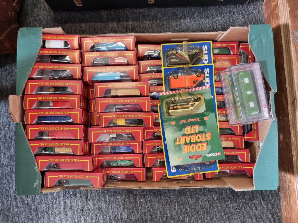 A large collection of diecast vehicles and other model cars. - Image 4 of 4