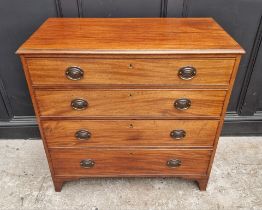 A George III mahogany chest of drawers, 93cm wide.