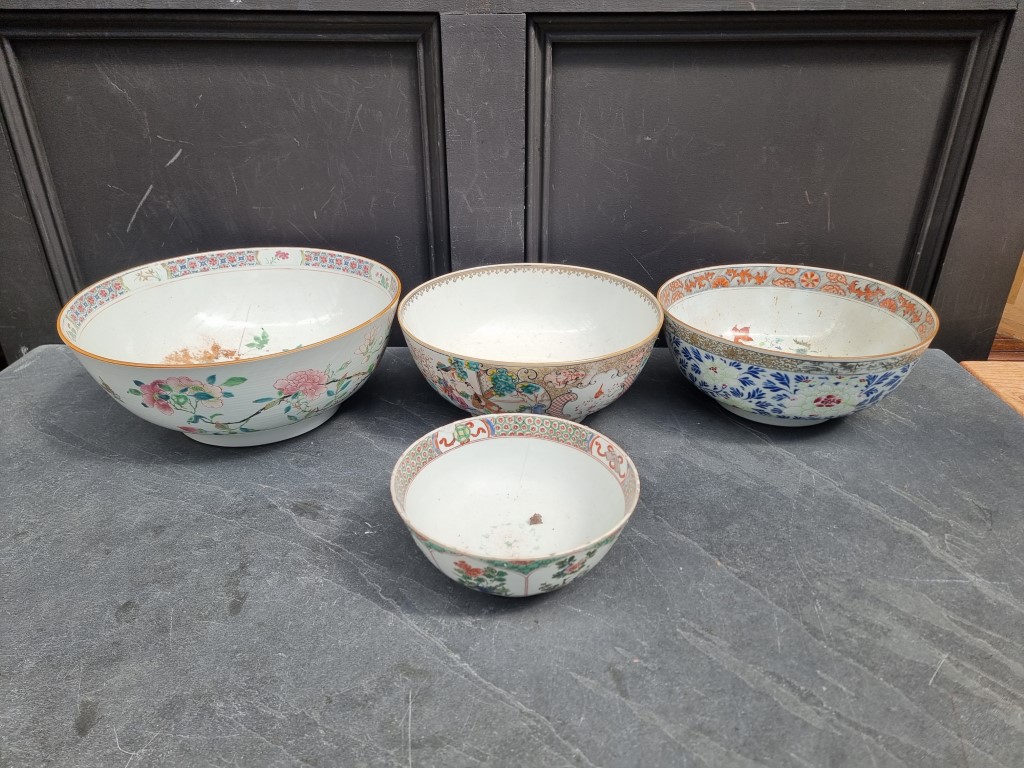 Three Chinese famille rose bowls, largest 34cm diameter; together with another Kangxi famille - Bild 2 aus 22