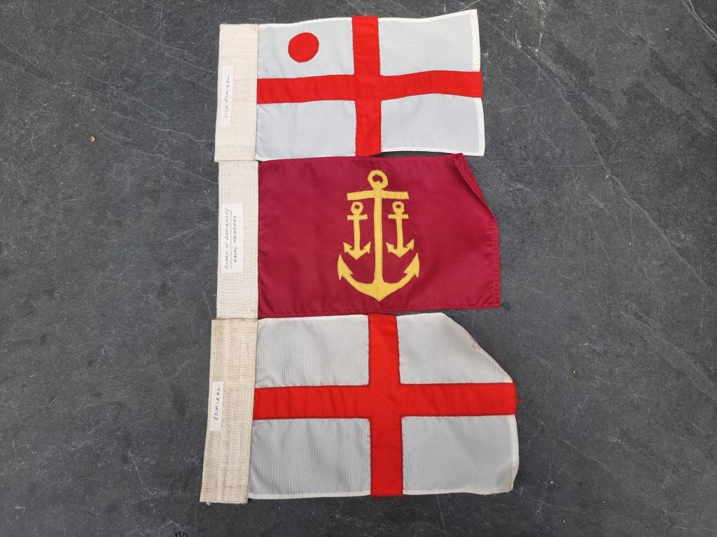 An interesting group of nineteen car bonnet flags and pennants, mostly military. Provenance: Admiral - Image 4 of 5