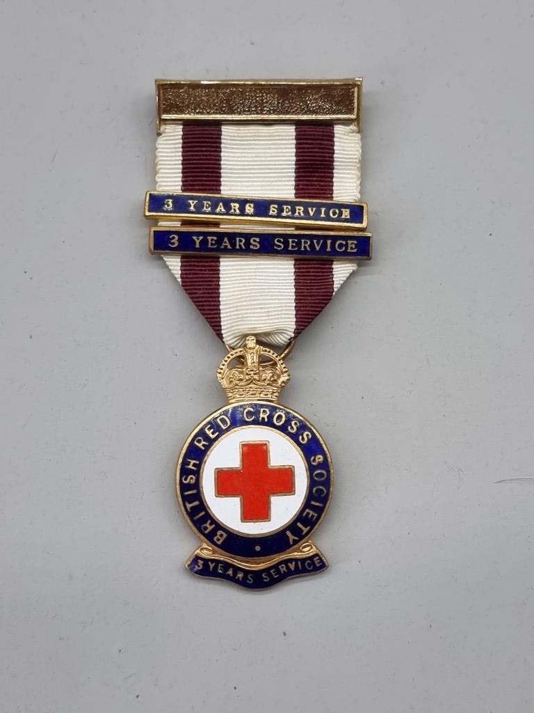 A collection of Red Cross and other similar medals and badges. - Image 2 of 6