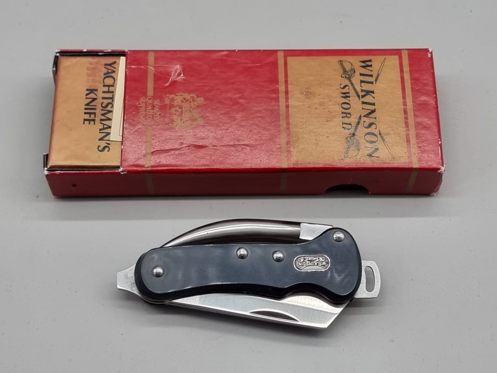 A Wilkinson Sword 'Yachtsman's knife', boxed.
