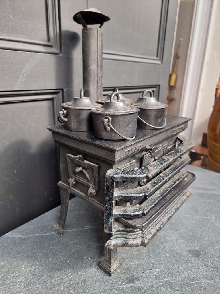 A scarce 19th century French cast iron miniature stove, inscribed 'Dupont, Fallon', the top 37cm - Image 4 of 4