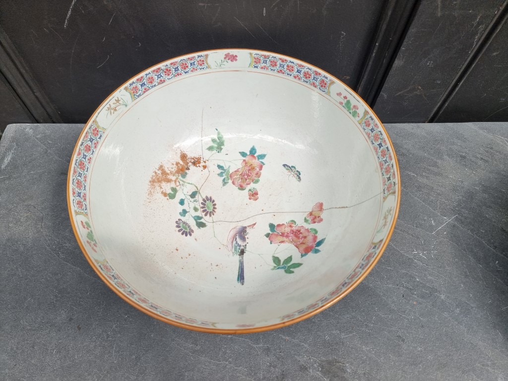 Three Chinese famille rose bowls, largest 34cm diameter; together with another Kangxi famille - Bild 4 aus 22