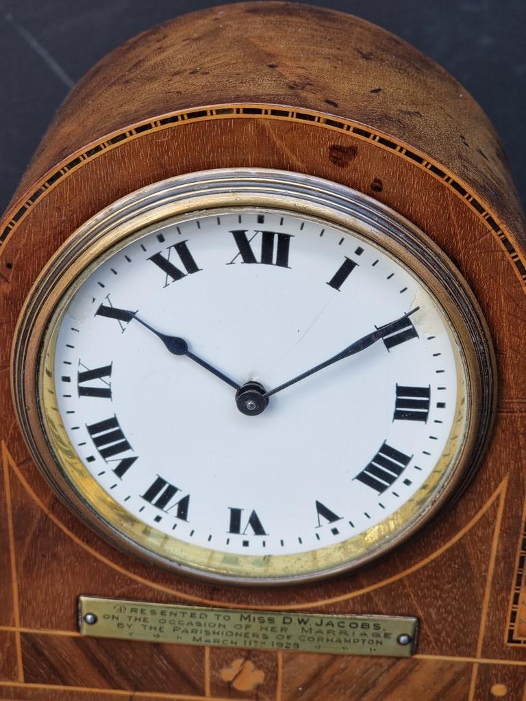 An early 20th century mahogany and inlaid mantel timepiece, 18cm high, (repairs to dial). - Image 2 of 6