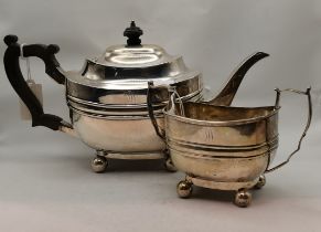 An Edwardian teapot and twin-handled sugar bowl