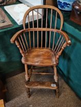 A Victorian elm child's Windsor high-chair