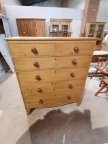 Pine chest of drawers