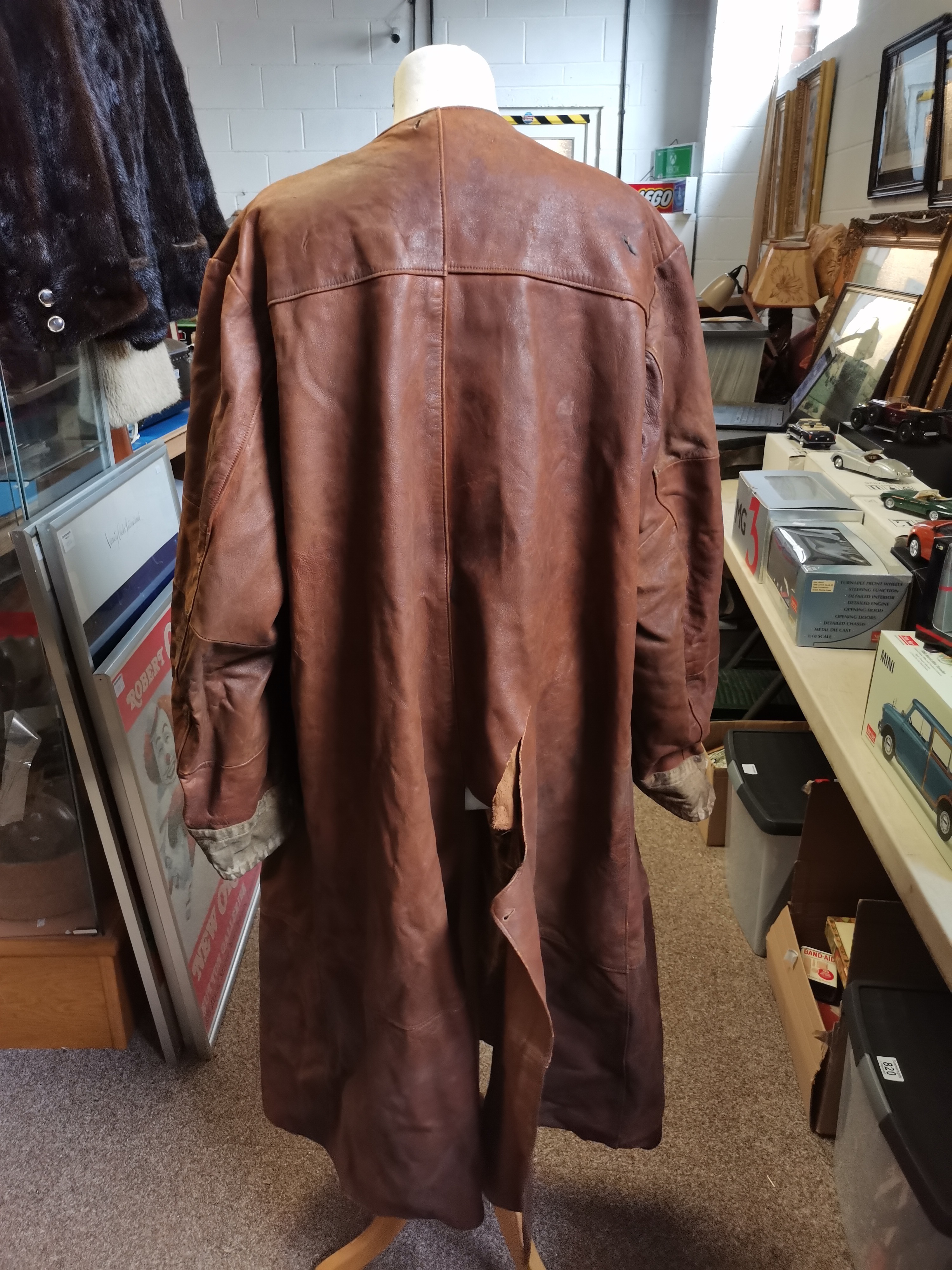 A WW1-era full length leather flying coat liner - Image 2 of 4