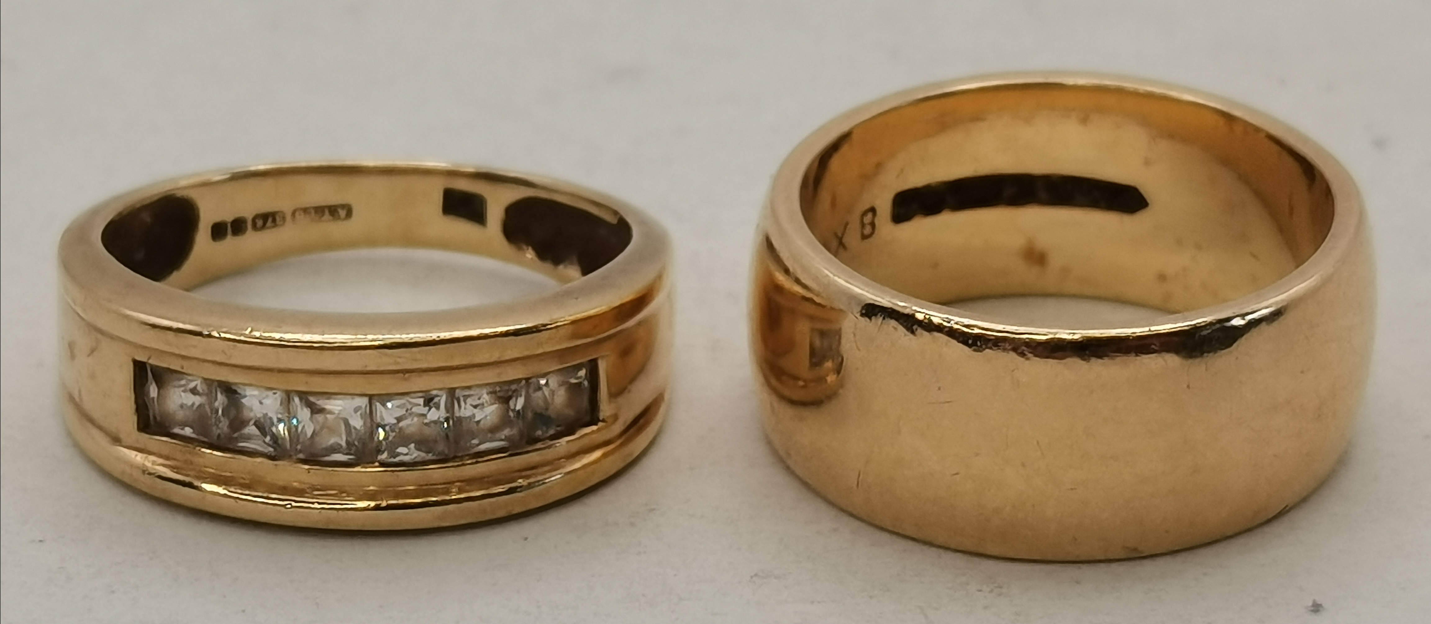 Two 9 carat gold rings