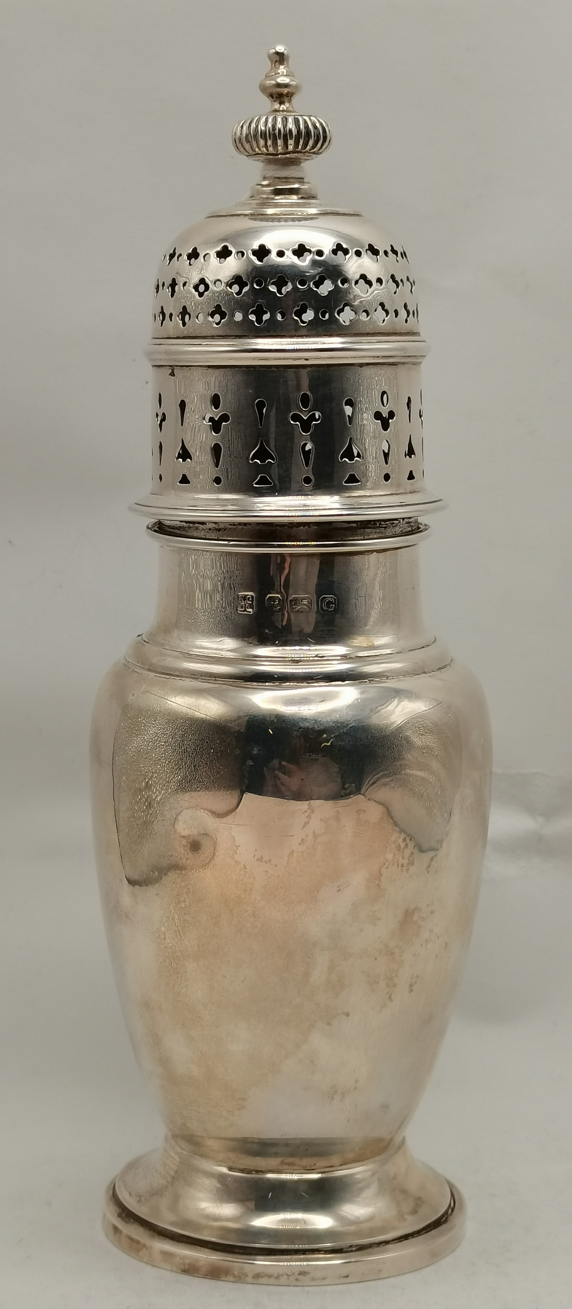 Two silver sugar casters, Victorian and later - Image 4 of 5