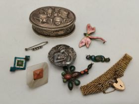 A mixed group of gold and silver jewellery