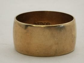 A 9 carat gold band ring